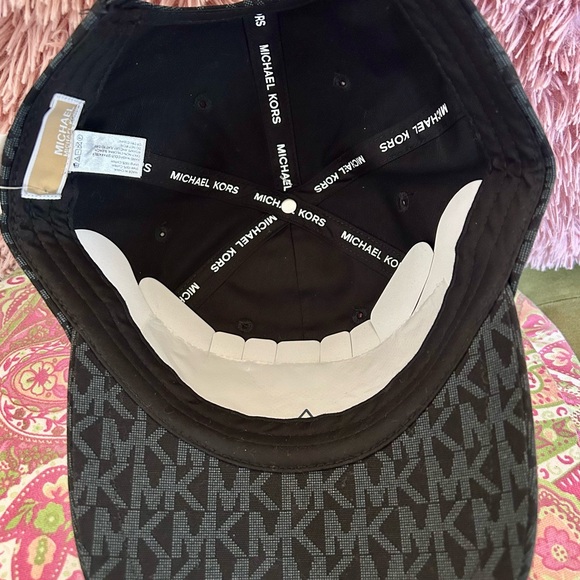 Michael Kors Monogram Cap - Picture 3 of 10